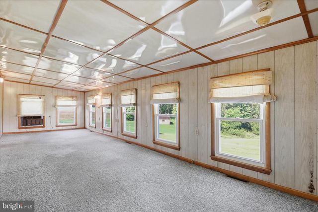 3919 FAIRVIEW DR, Berkeley Springs, WV 25411