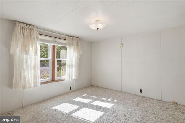 3919 FAIRVIEW DR, Berkeley Springs, WV 25411