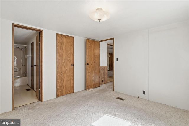 3919 FAIRVIEW DR, Berkeley Springs, WV 25411
