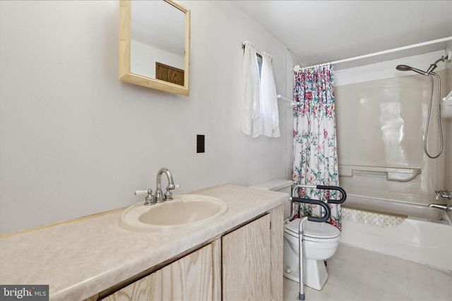 3919 FAIRVIEW DR, Berkeley Springs, WV 25411