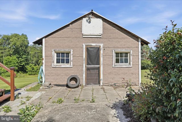 3919 FAIRVIEW DR, Berkeley Springs, WV 25411