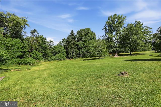 3919 FAIRVIEW DR, Berkeley Springs, WV 25411