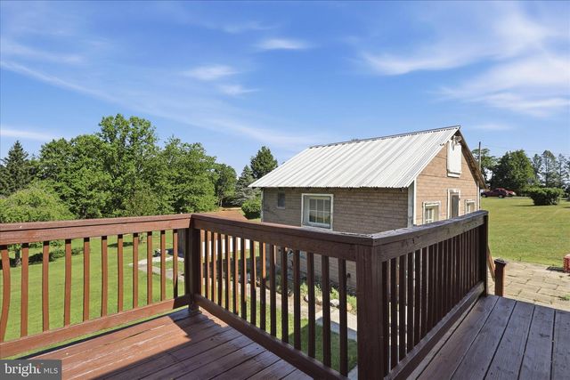 3919 FAIRVIEW DR, Berkeley Springs, WV 25411