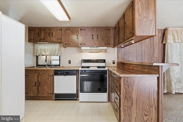 3919 FAIRVIEW DR, Berkeley Springs, WV 25411