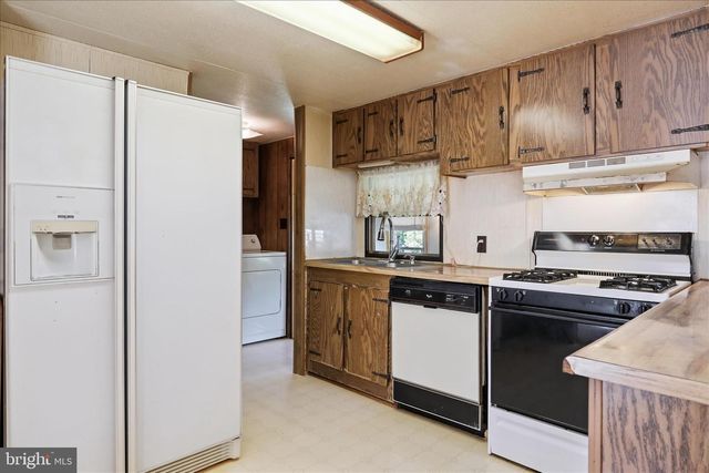 3919 FAIRVIEW DR, Berkeley Springs, WV 25411