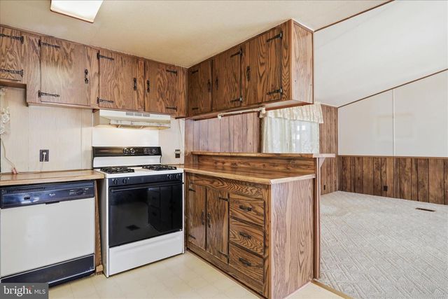 3919 FAIRVIEW DR, Berkeley Springs, WV 25411