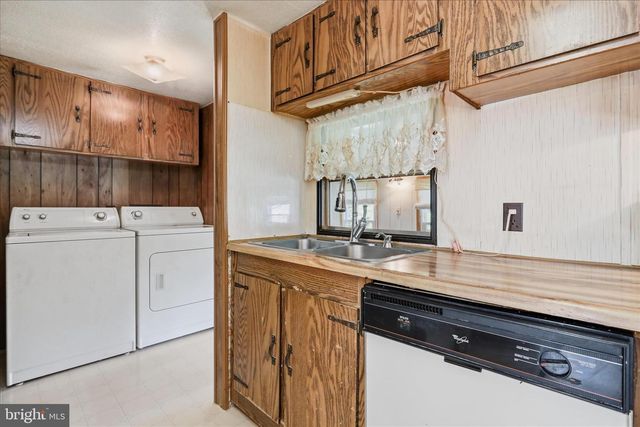 3919 FAIRVIEW DR, Berkeley Springs, WV 25411
