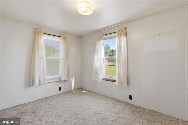 3919 FAIRVIEW DR, Berkeley Springs, WV 25411