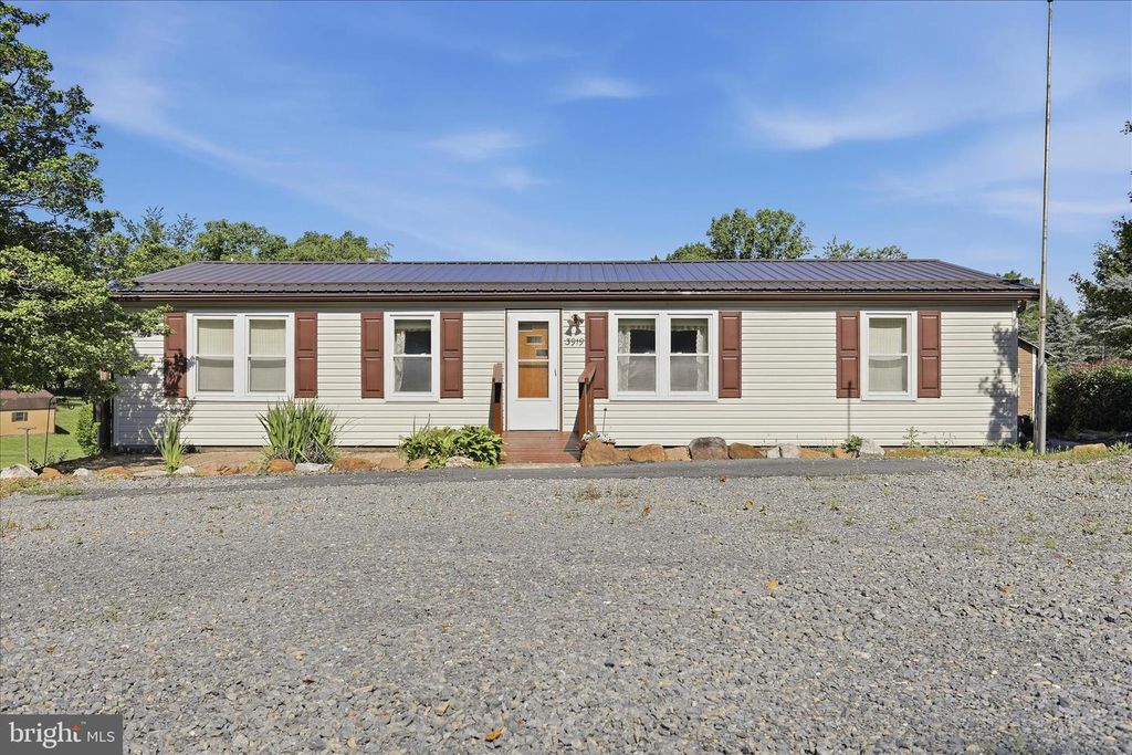 3919 FAIRVIEW DR, Berkeley Springs, WV 25411