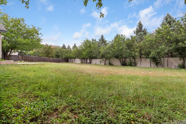 8310 BORDER RIDGE DR, San Antonio, TX 78240