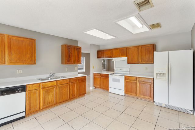 8310 BORDER RIDGE DR, San Antonio, TX 78240
