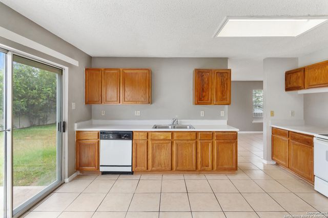 8310 BORDER RIDGE DR, San Antonio, TX 78240