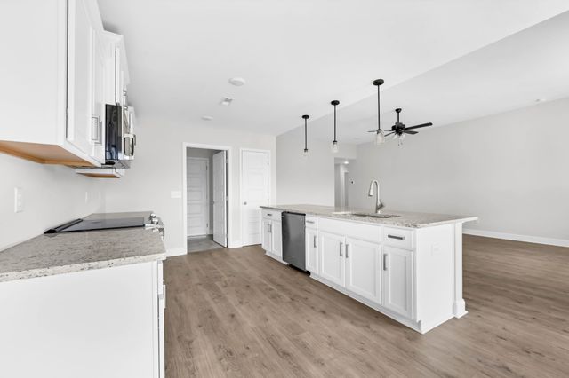 2677 Brewster Dr, Clarksville, TN 37042