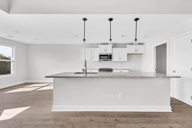 2677 Brewster Dr, Clarksville, TN 37042