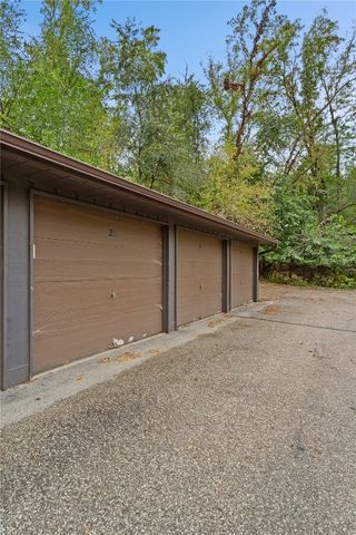 406 Teakwood Lane NE 20, Cedar Rapids, IA 52402