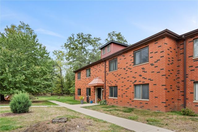 406 Teakwood Lane NE 20, Cedar Rapids, IA 52402