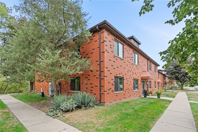 406 Teakwood Lane NE 20, Cedar Rapids, IA 52402