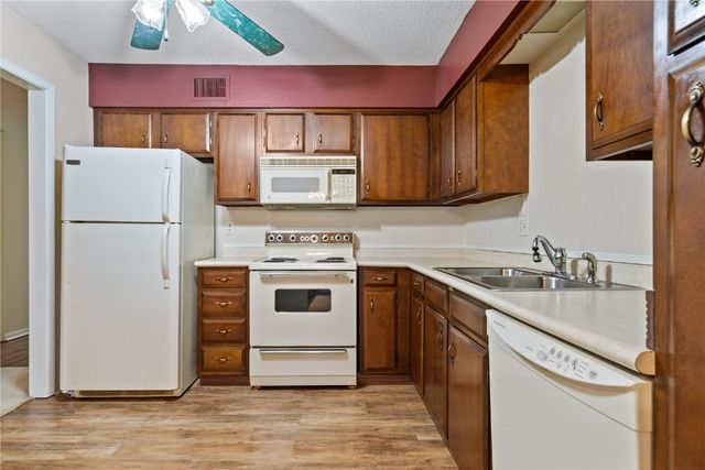 406 Teakwood Lane NE 20, Cedar Rapids, IA 52402