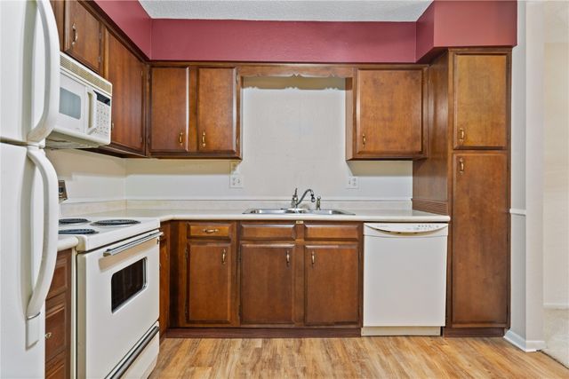 406 Teakwood Lane NE 20, Cedar Rapids, IA 52402