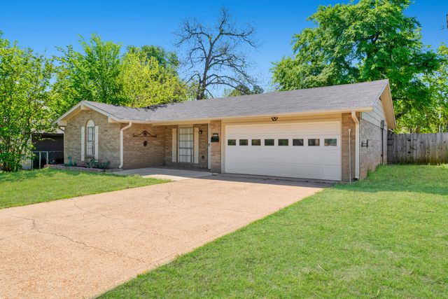 2010 Kyle Drive, Paris, TX 75460