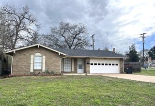 2010 Kyle Drive, Paris, TX 75460
