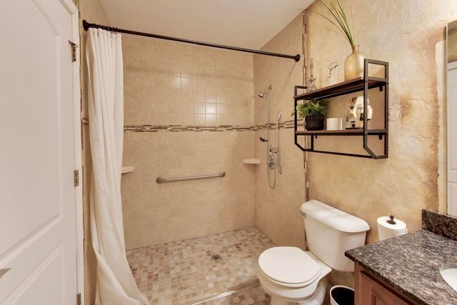 4880 N Clark Street 2A, Chicago, IL 60640