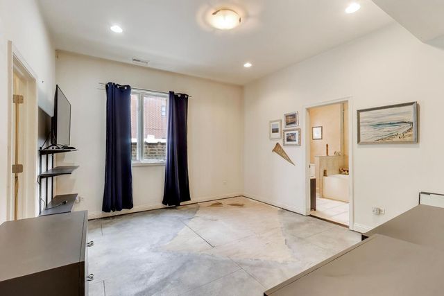 4880 N Clark Street 2A, Chicago, IL 60640