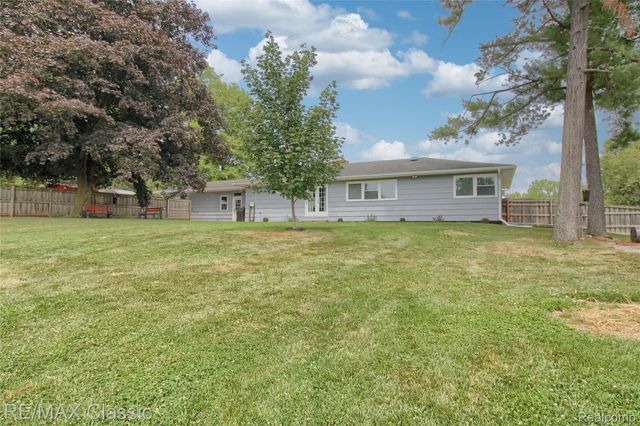 10268 7 Mile Road, Salem Township, MI 48167