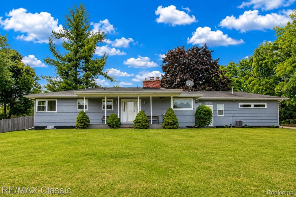 10268 7 Mile Road, Salem Township, MI 48167