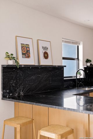 1068 IVY LN, Terrell Hills, TX 78209