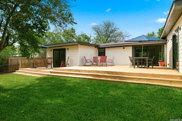 1068 IVY LN, Terrell Hills, TX 78209
