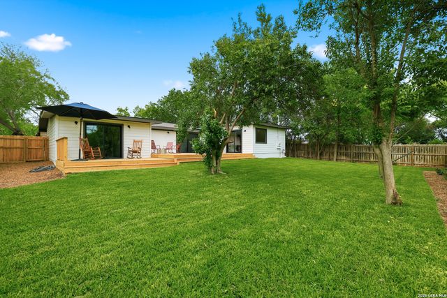 1068 IVY LN, Terrell Hills, TX 78209