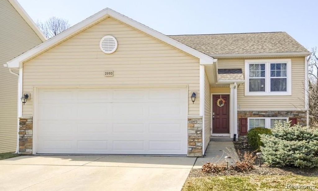 2093 Stillwater Drive, Davison, MI 48423