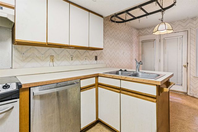 18040 Midway Road 105, Dallas, TX 75287