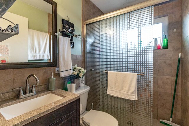 1054 Broadmoor Place, Deerfield, IL 60015