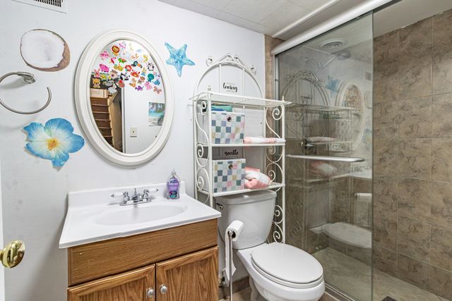 1054 Broadmoor Place, Deerfield, IL 60015