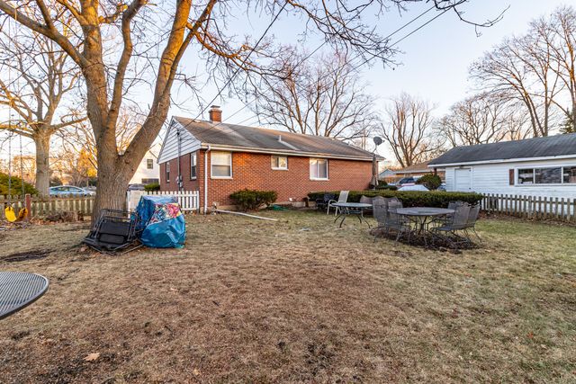 1054 Broadmoor Place, Deerfield, IL 60015