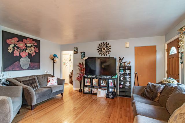 1054 Broadmoor Place, Deerfield, IL 60015