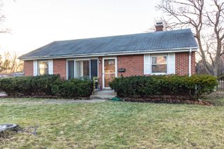 1054 Broadmoor Place, Deerfield, IL 60015