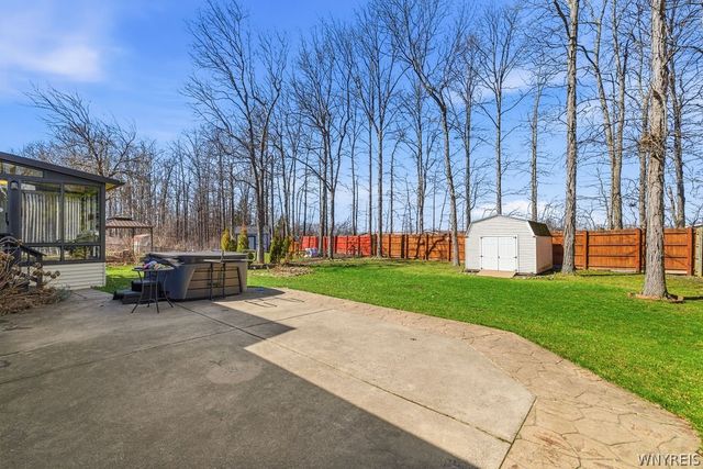 3662 Woodhaven Circle, Hamburg, NY 14075