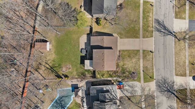 3662 Woodhaven Circle, Hamburg, NY 14075
