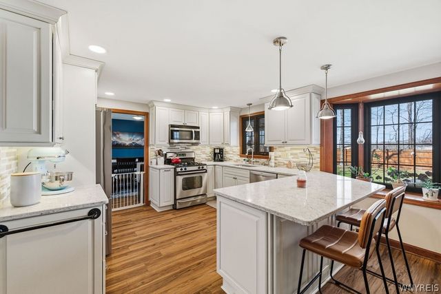 3662 Woodhaven Circle, Hamburg, NY 14075