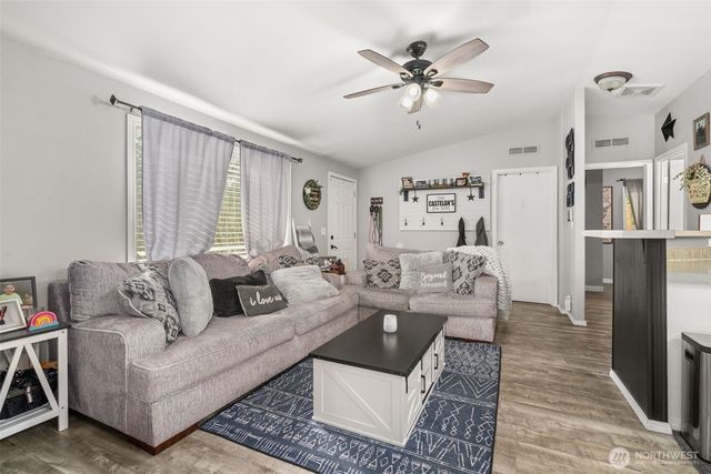 143 Deer Haven Drive, Winlock, WA 98596