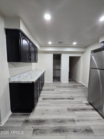 6725 N 55TH Drive, Glendale, AZ 85301