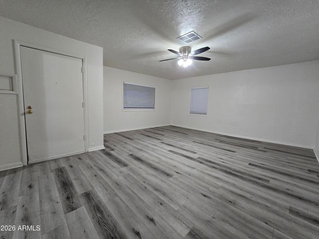 6725 N 55TH Drive, Glendale, AZ 85301