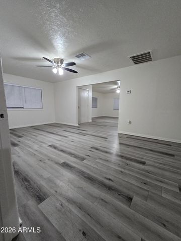 6725 N 55TH Drive, Glendale, AZ 85301