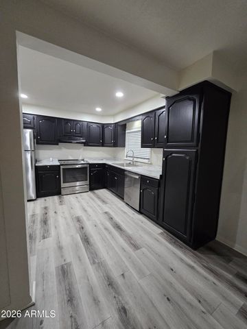 6725 N 55TH Drive, Glendale, AZ 85301