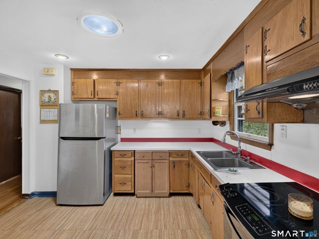 6 Willow Lane, Ledyard, CT 06339