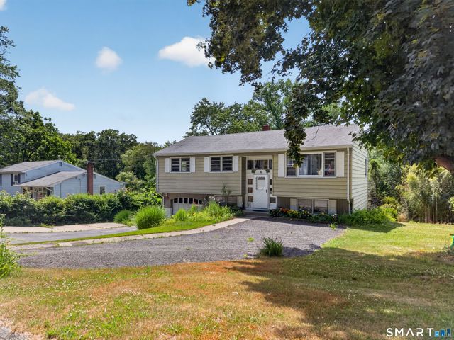 6 Willow Lane, Ledyard, CT 06339