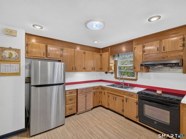 6 Willow Lane, Ledyard, CT 06339
